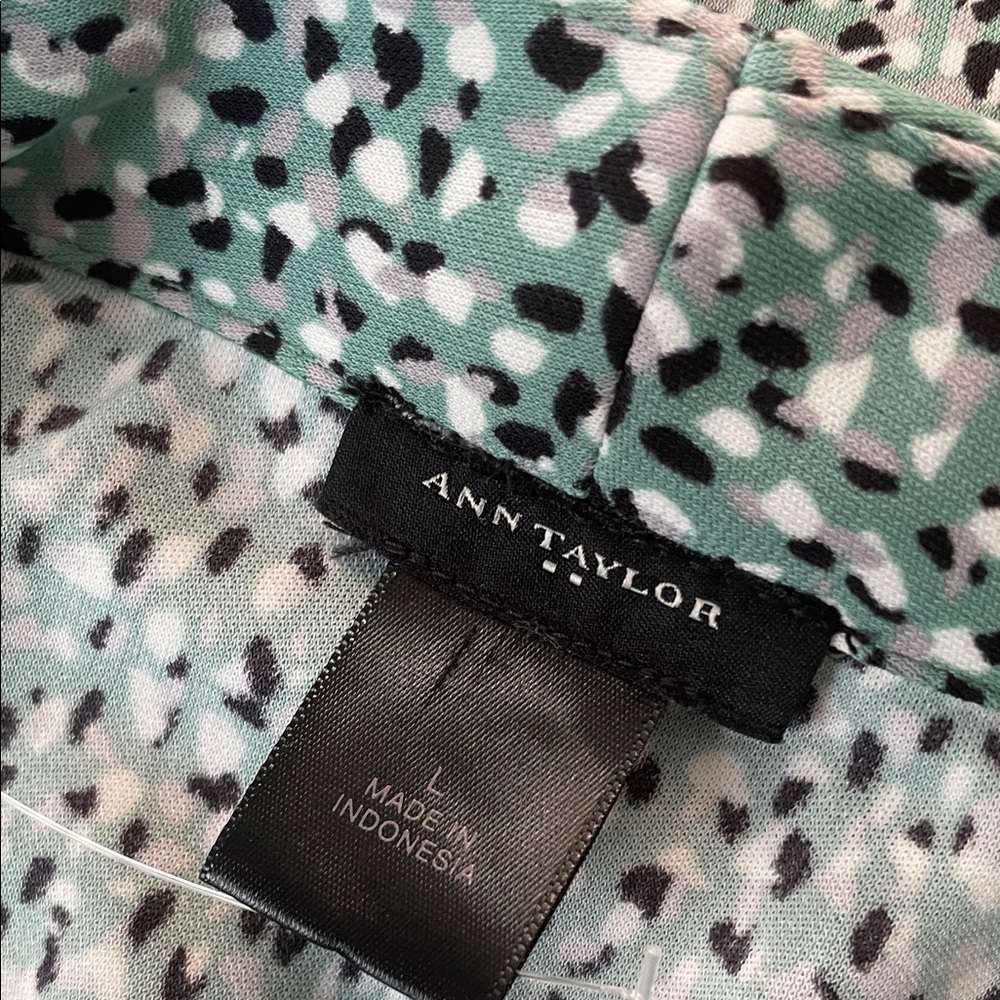 Ann Taylor Speckled Green and Black Top - Picture 3 of 5